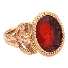 Art Nouveau Style geschnitzter roter Karneol Gelbgold Cocktail Ring