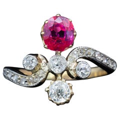 Anello di diamanti e rubini tardo-vittoriano Circa 1890