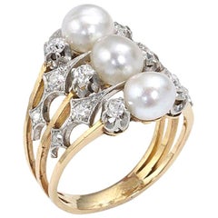 Anillo francés Art Nouveau de perlas, diamantes, platino y oro de tres filas, circa 1900