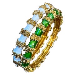 Par de pulseras de esmalte, una blanca y otra verde, de oro amarillo de 18 kt 75 gm
