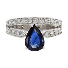 Anillo de oro blanco de 18 quilates con zafiro azul y diamantes
