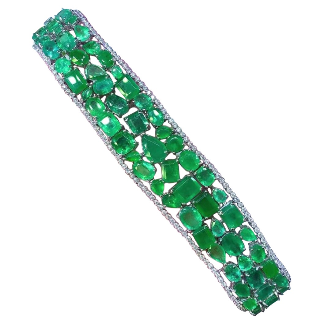 AIG Certified 86.00 Ct Zambian Emeralds  Diamonds 18K Gold Bracelet