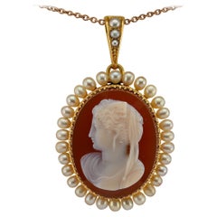 Colgante Francés Georgiano de Cornalina Camafeo Perla 18 Kt