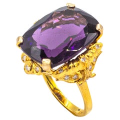 Anillo de Cóctel de Oro Amarillo con Diamante Blanco y Amatista de Corte Ovalado Estilo Art Decó