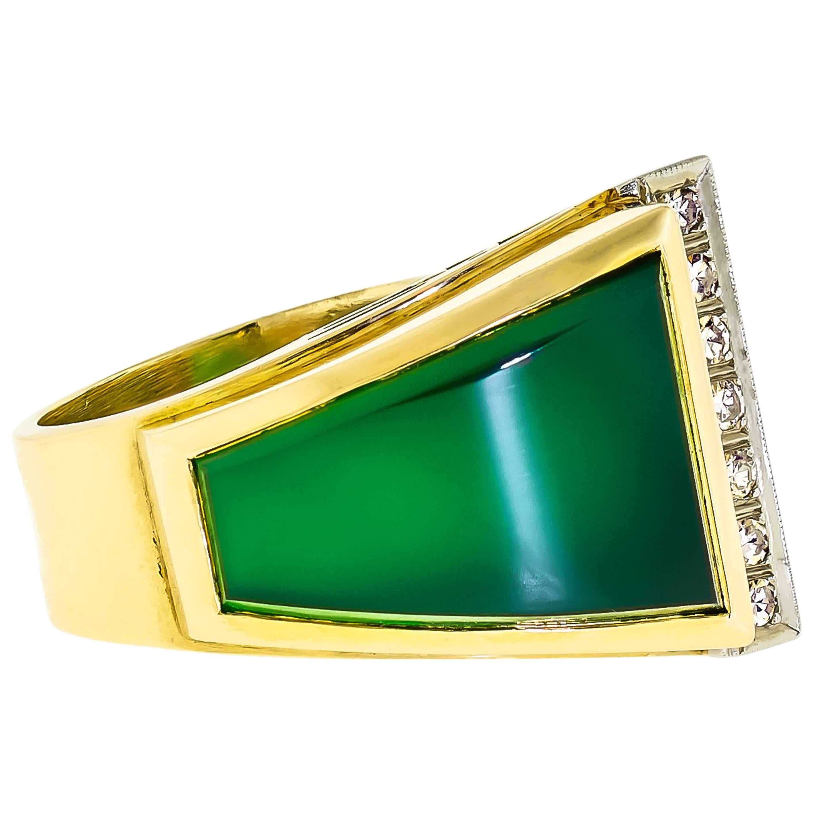 Exquisite Retro Chrysoprase Diamond and 18K Yellow Gold Abstract Ring For Sale