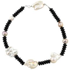 Elegant Pearls and Onyx Necklace 3