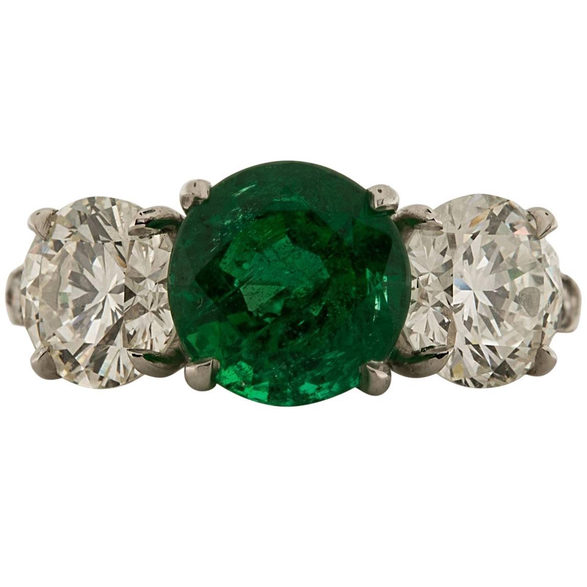 2.00 Carat Emerald Diamond platinum Ring For Sale