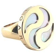 Anillo giratorio BVLGARI de oro amarillo y nácar - Talla 7 3/4