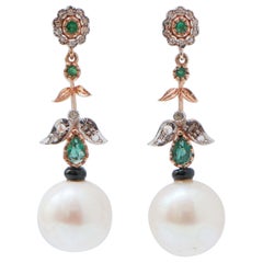 Pendientes Colgantes de Perlas Blancas, Esmeraldas, Diamantes, Ónice, Oro Rosa y Plata.
