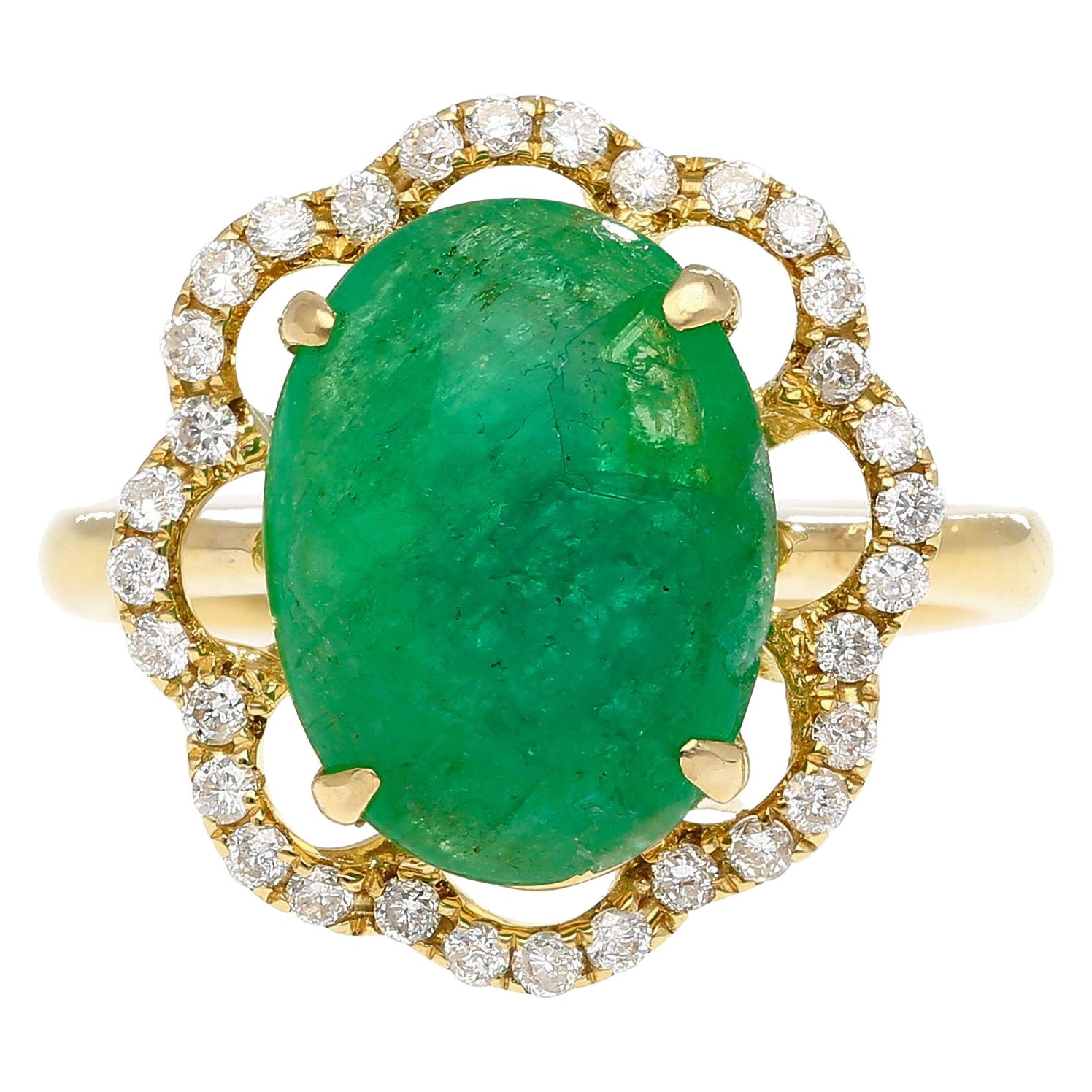 Anillo de oro de 18 quilates con cabujón de esmeralda de 3,6 quilates y halo floral de diamantes en venta