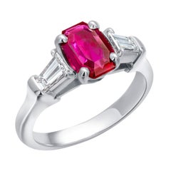 GIA Certified No Indication Heating Anello in platino con diamante e rubino a forma di smeraldo