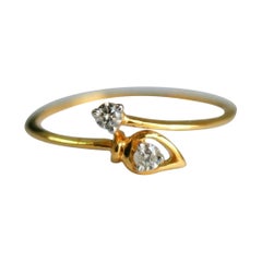 Delicato anello a forma di croce con diamante in oro giallo massiccio 14 carati