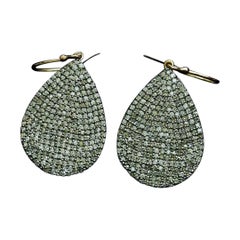 Pendiente de diseño en forma de gota de plata 925 con diamantes