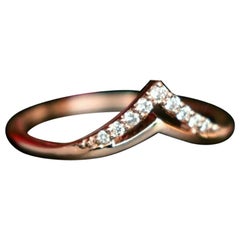 Anillo Doble Chevron con Diamante Natural Apilable en Oro de 14k