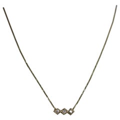 Halskette aus massivem 14k Gelbgold mit drei Steinen und Diamanten