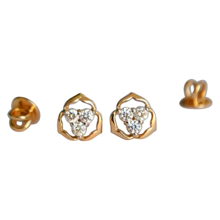 Floral Cluster-Ohrstecker mit drei Diamanten 14k Gold Ohrsteckern