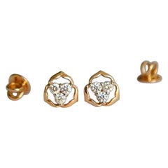 Floral Cluster-Ohrstecker mit drei Diamanten 14k Gold Ohrsteckern