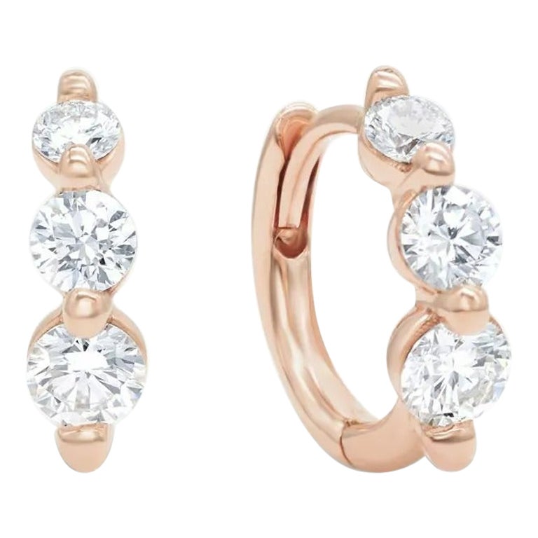 Pendientes Huggie de diamantes y tres piedras 14k macizo