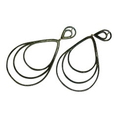 Pendiente de clip en forma de pera con 3 capas de diamantes pavé Oro 14k y Plata 925