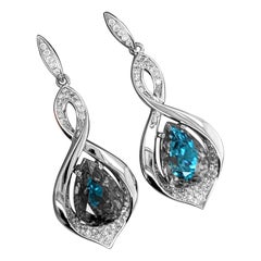 Orecchini a goccia con zircone blu e diamanti estratti dalla terra in oro massiccio 14K a forma di pera