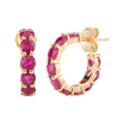 Orecchini Huggie Hoop in oro giallo 18k con rubino da 1,95 carati per lei