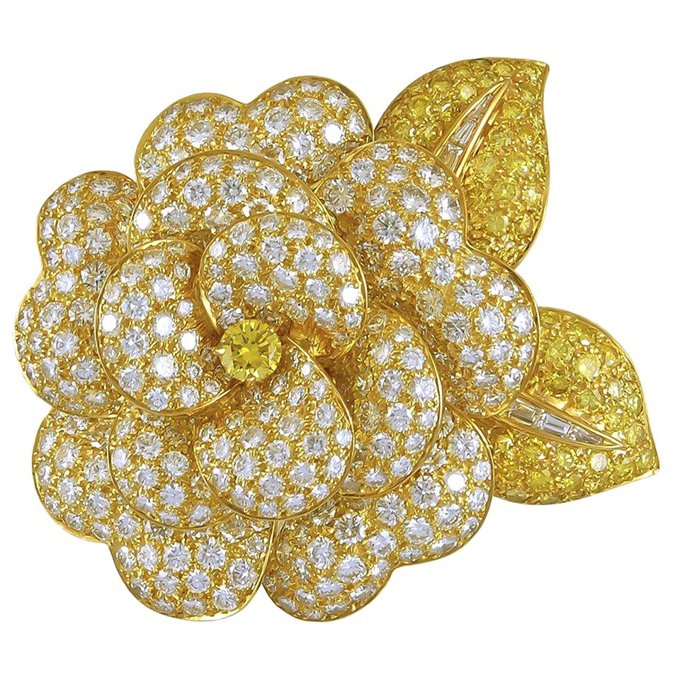 Van Cleef & Arpels Vintage 1980s  White And Yellow Diamond Gold Camelia  Brooch For Sale
