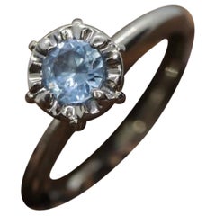 Anillo de aguamarina de 14k. Anillo solitario de aguamarina redonda. Juego de escalera. Anillo de compromiso