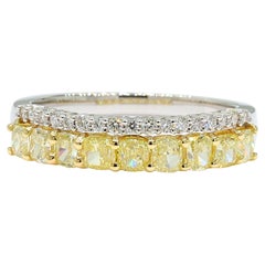 Fede nuziale in oro giallo Nature con diamante a cuscino da 1.22 carati TW
