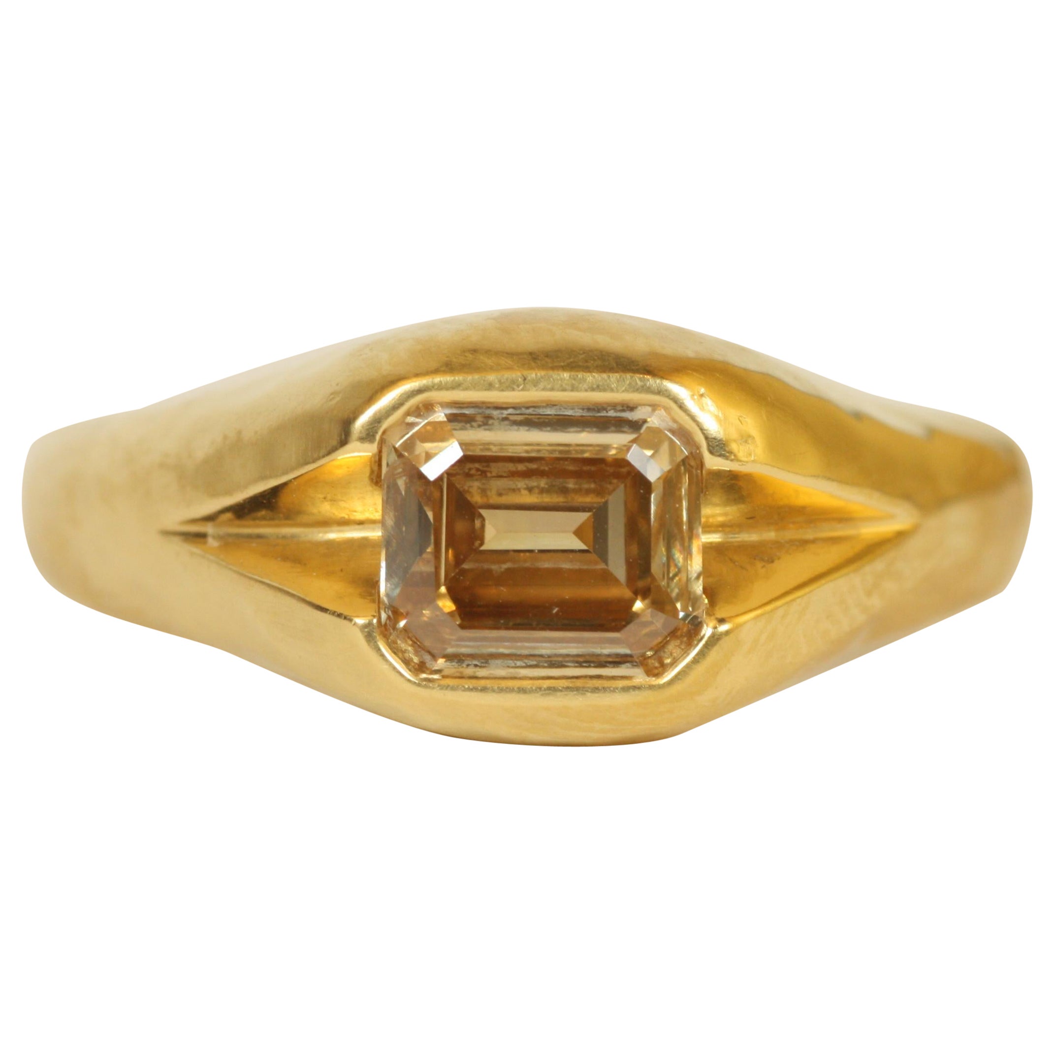 0,88 Karat Smaragdschliff Cinnamon-Diamant 22K Gold Verlobungsring in geteiltem Schliff