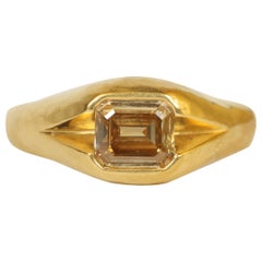 0,88 Karat Smaragdschliff Cinnamon-Diamant 22K Gold Verlobungsring in geteiltem Schliff