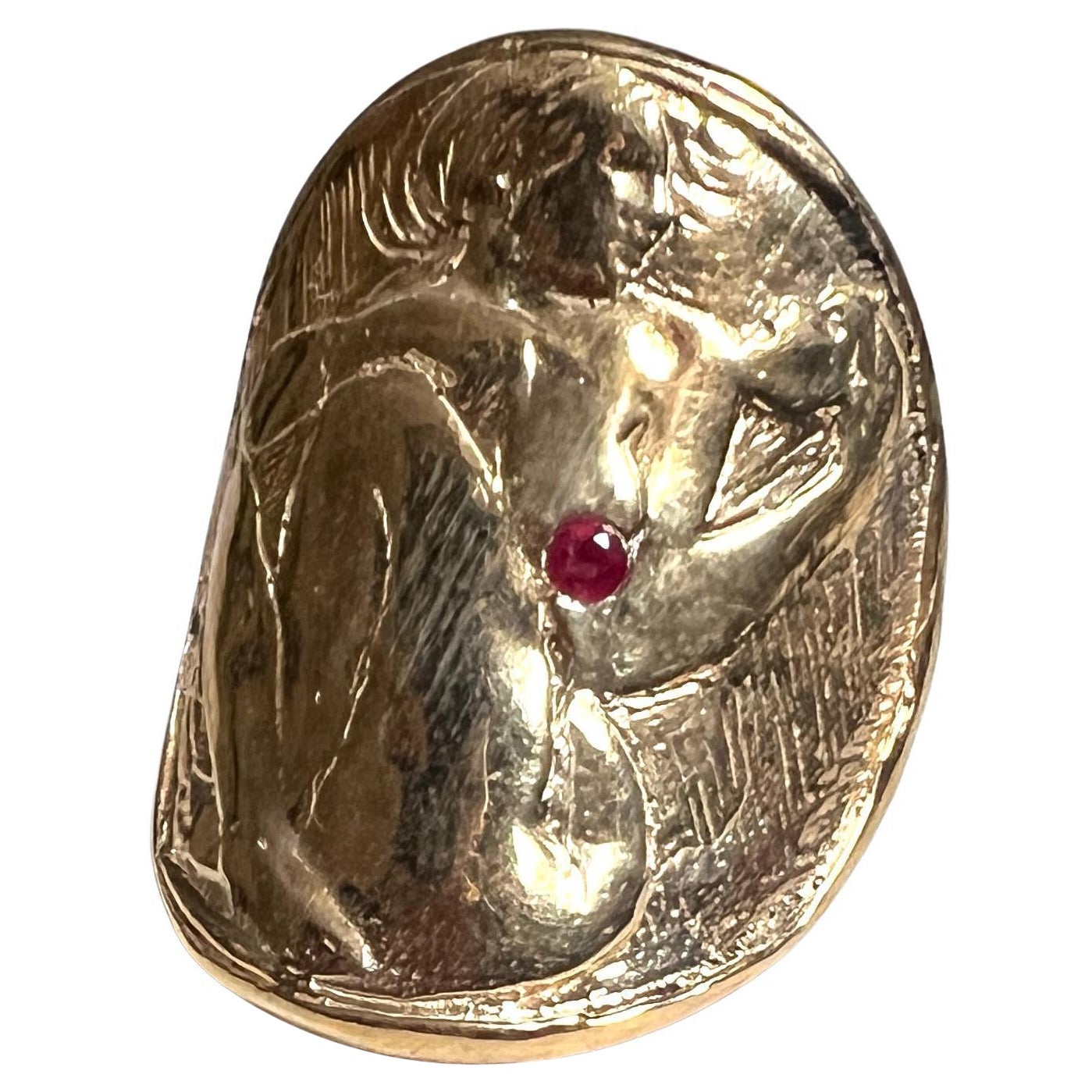 Bague de monnaie rubis tenant un masque J Dauphin