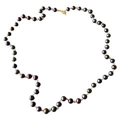 J. Dauphin Collier long en perles noires et labradorite avec fermoir rempli d'or