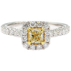 Anello da cocktail in oro giallo Nature con diamante a cuscino da 1.11 carati TW