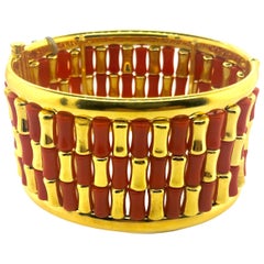 18k Yellow Gold Bangle with Coral Gemstone