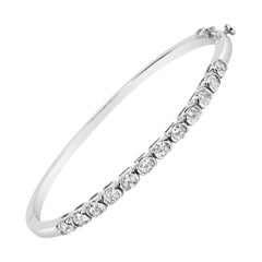 Brazalete de oro blanco de 14 quilates con racimo floral de diamantes de 1 7/8 qt - 7,25".