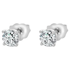 14 Karat Weißgold Ohrstecker mit rundem Diamanten im Brillantschliff