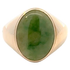 Ovaler Ring aus grüner Jade mit Mottled-Motiv 14K Gelbgold