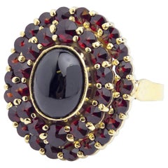 Anillo de oro de 14 quilates y racimo de granates de Bohemia