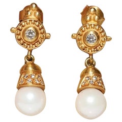 Vintage Circa 1980s 18k Gold Natural Diamond And Pearl Decorated Drop Earring