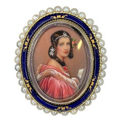 Colgante de perla y broche esmaltado en oro amarillo de 18k Retrato en miniatura