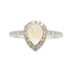 14k Mondstein Diamant-Halo-Ring. Birnenförmiger Regenbogen-Mondstein mit Diamanten besetzt.