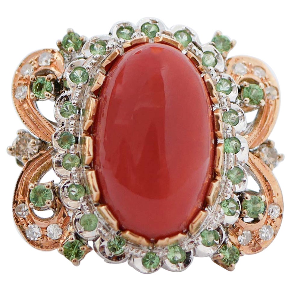 Coral, Tsavorita, Diamantes, Anillo de Oro Rosa de 14 Kilates.