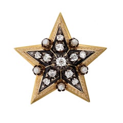 French 19th Century Fine Pearl Diamonds 18 karat Yellow Gold Star Pendant Brooch