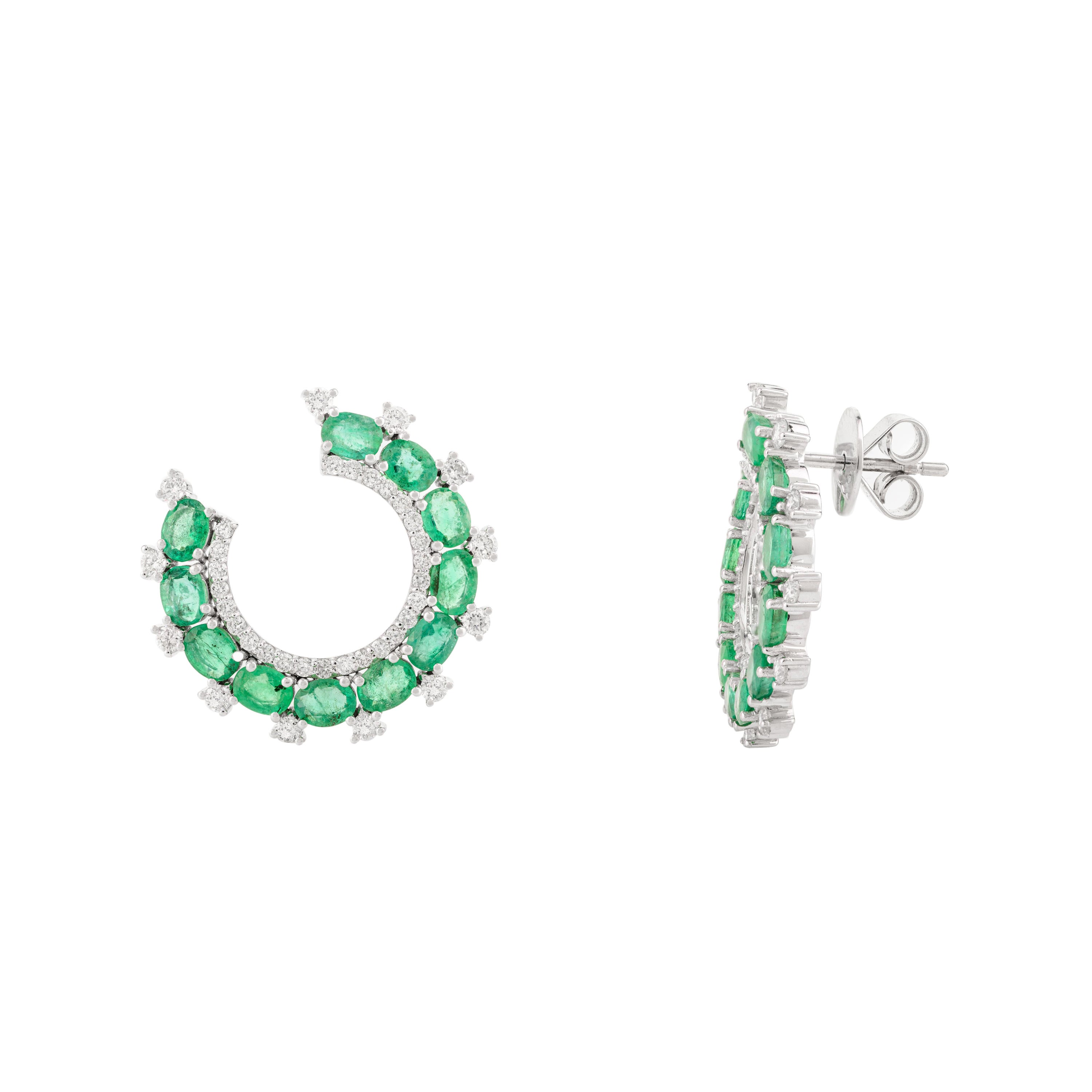 Pendientes de oro blanco macizo de 14 quilates con diamante esmeralda natural de 3,95 quilates en forma de círculo