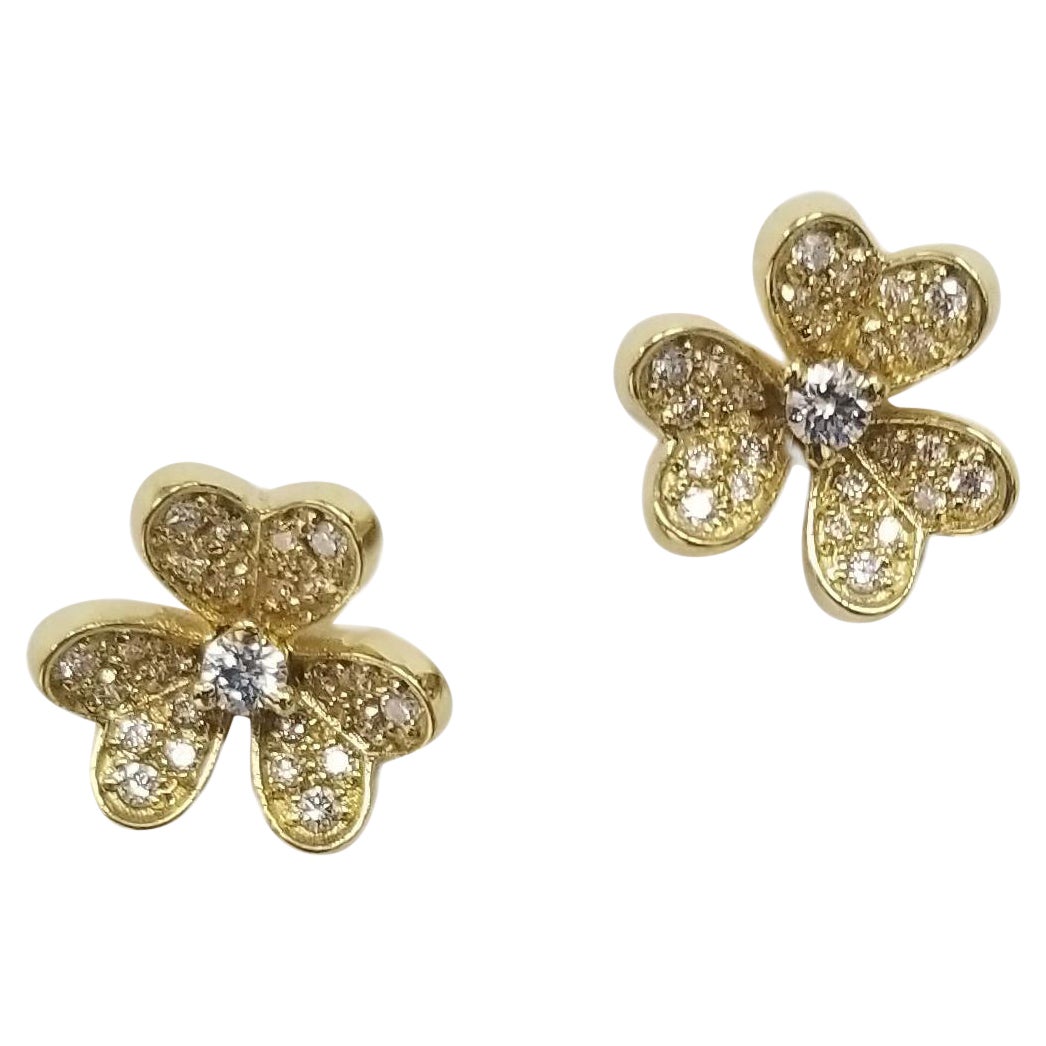 18k yellow Gold "3 Leaf Clover" Pave' diamond earrings For Sale