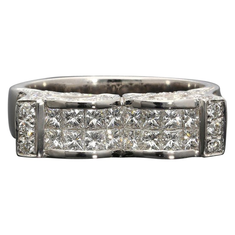 2 Karat unsichtbarer Cluster-Kathedralenring aus 18 Karat Weißgold mit Diamanten im Angebot