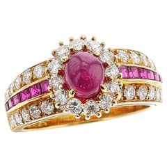 1980 Van Cleef & Arpels Bague à cabochon de rubis et halo de diamants, 18k