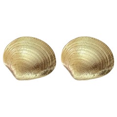 Pendientes de Clip de Concha de Oro Amarillo de 14k Elegancia Oceánica