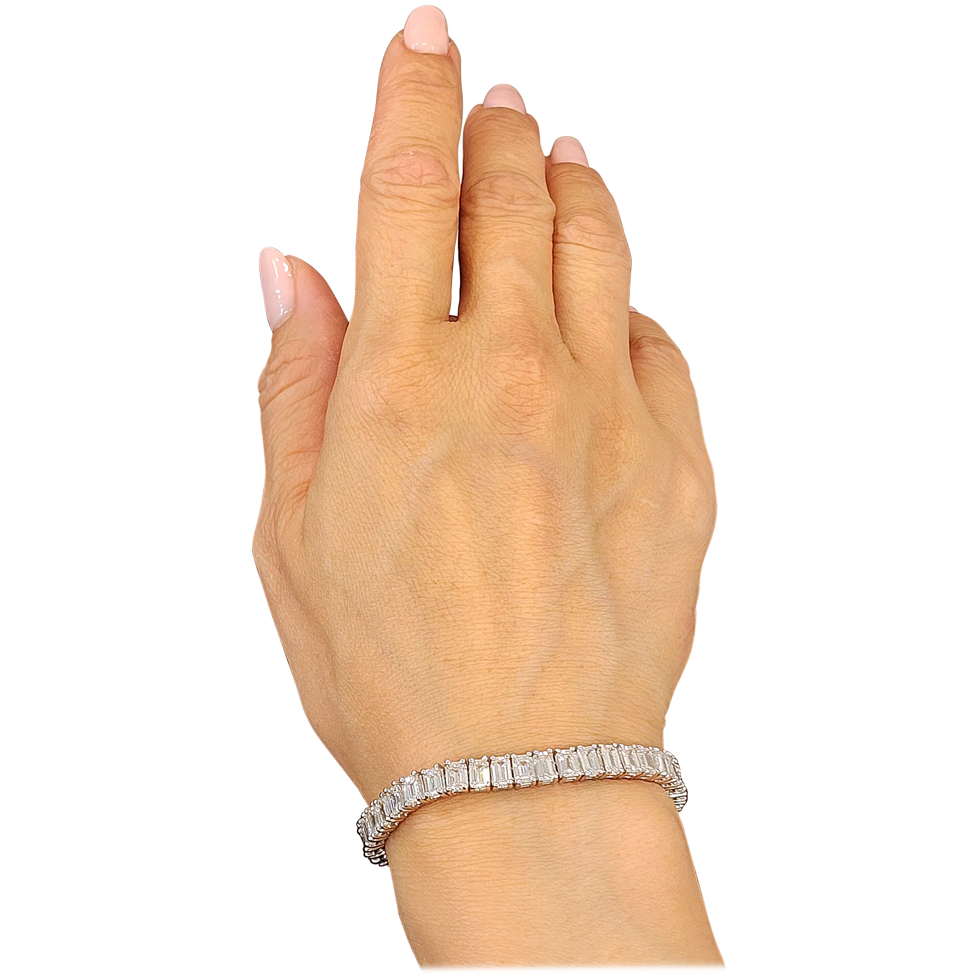 15.77 Karat Diamant-Tennisarmband mit Smaragdschliff im Angebot