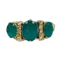 Anillo Oro Amarillo 18k Cuatro Esmeraldas Naturales  Ocho diamantes talla única Art Déco